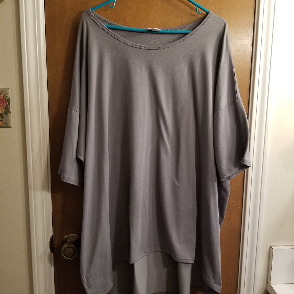 Lularoe Irma Tunic, size 3x, solid gray, pre-owned, has pilling